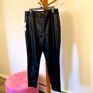 🖤 NWT Pleather High Rise Leggings with Pockets🖤